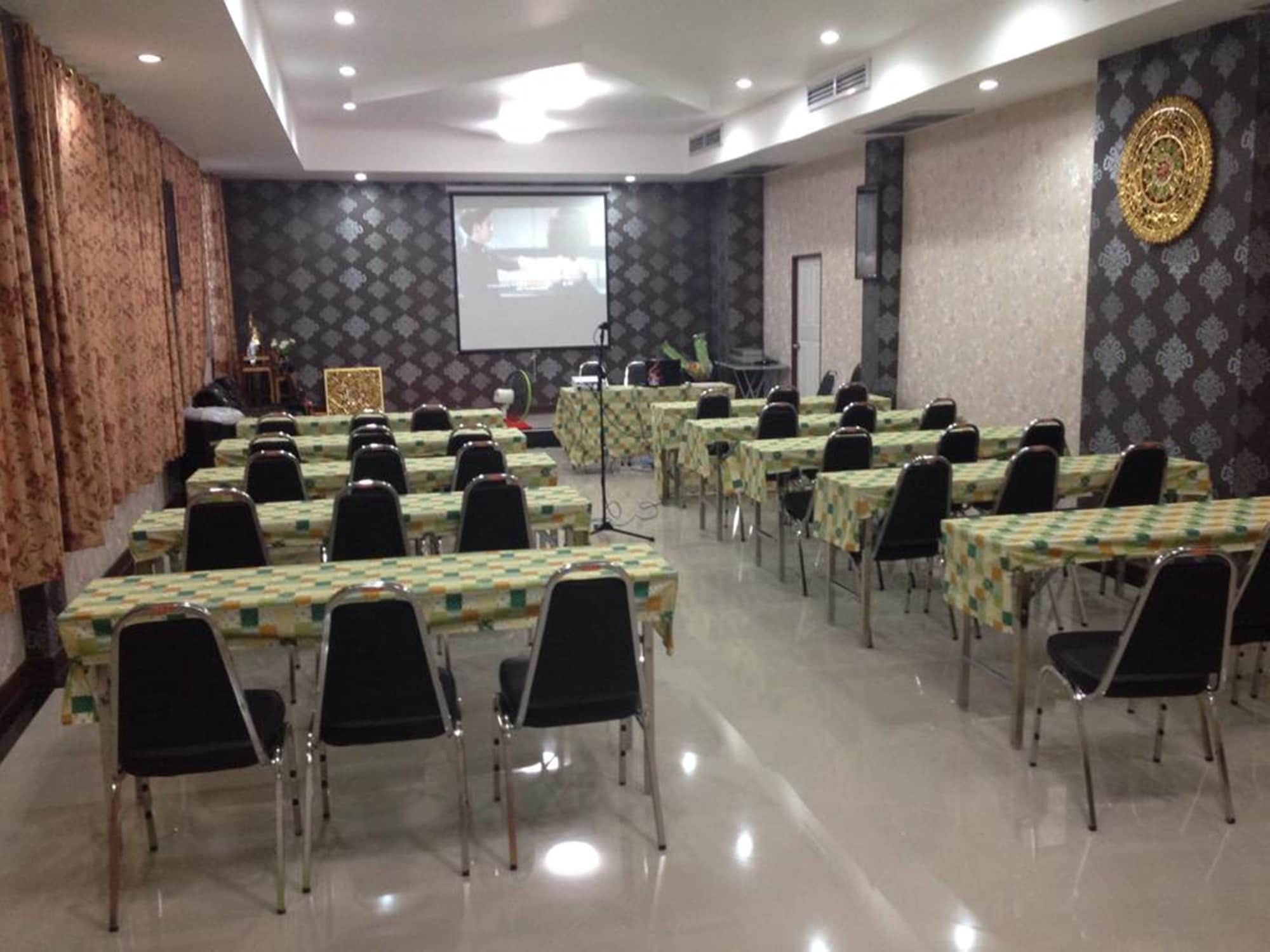Karnmanee Place Hotel อุดรธานี ภายนอก รูปภาพ